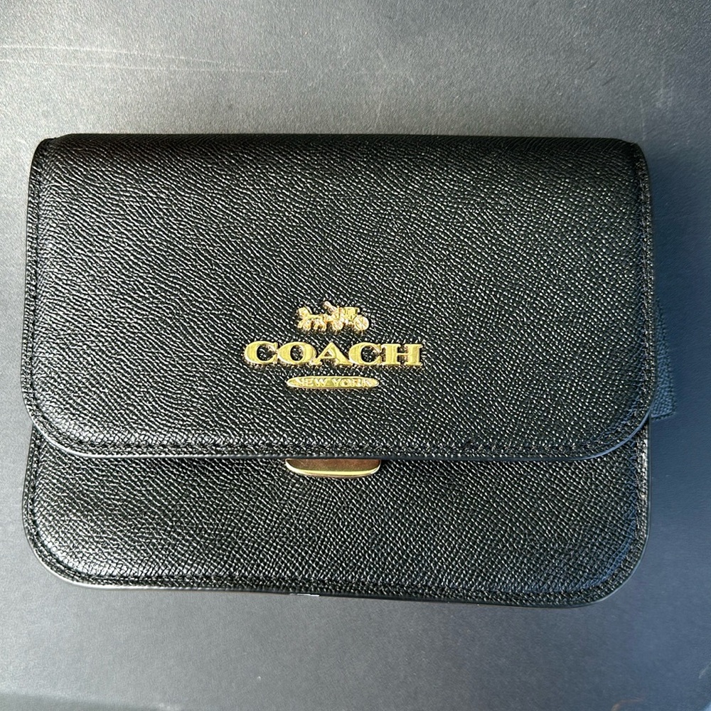 COACH | BLACK LEATHER | GOLD HARDWARE | SMALL CROSSBODY